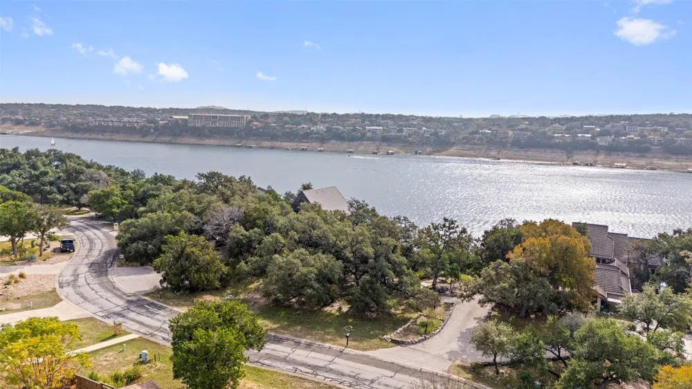 18401 Lakepoint Circle Point Venture, TX 78645