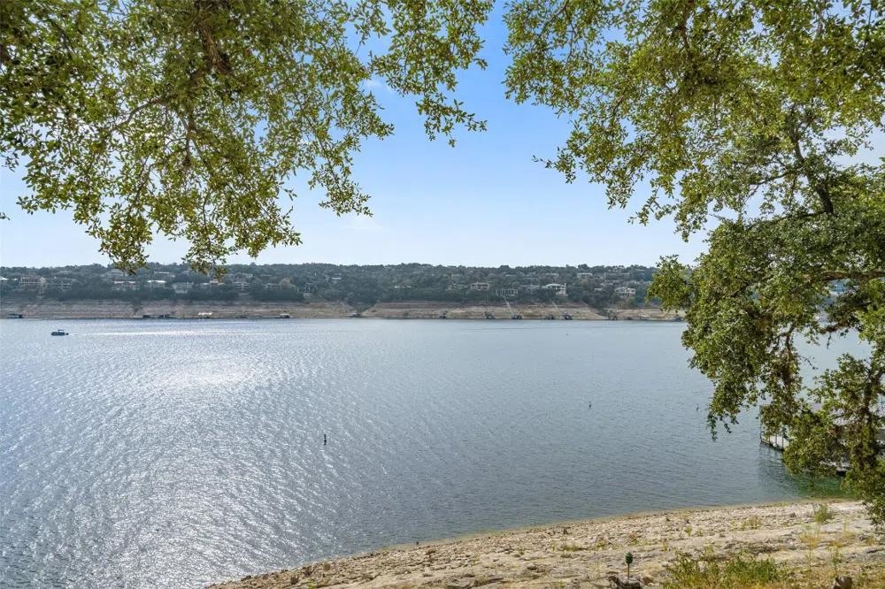 18401 Lakepoint Circle Point Venture, TX 78645