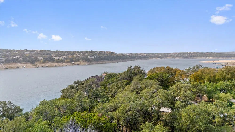 18401 Lakepoint Circle Point Venture, TX 78645