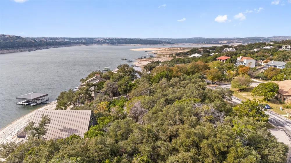 18401 Lakepoint Circle Point Venture, TX 78645
