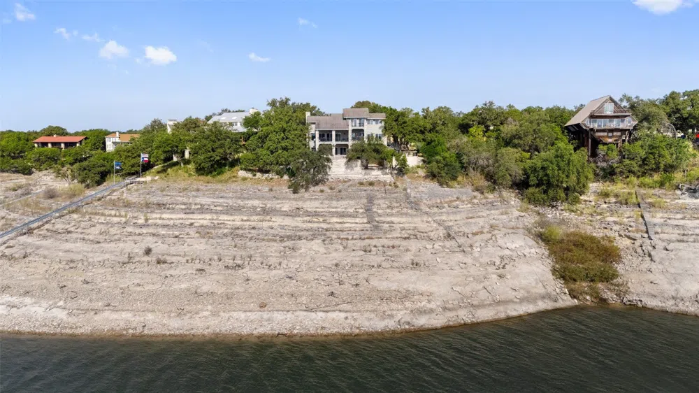 18401 Lakepoint Circle Point Venture, TX 78645