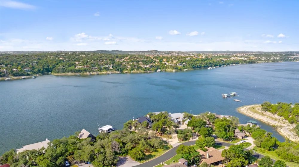 18401 Lakepoint Circle Point Venture, TX 78645