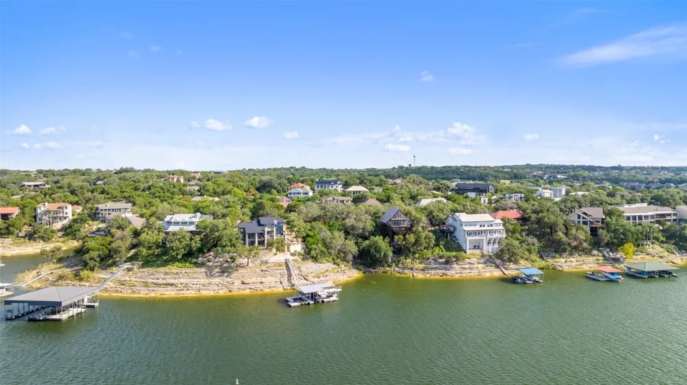 18401 Lakepoint Circle Point Venture, TX 78645