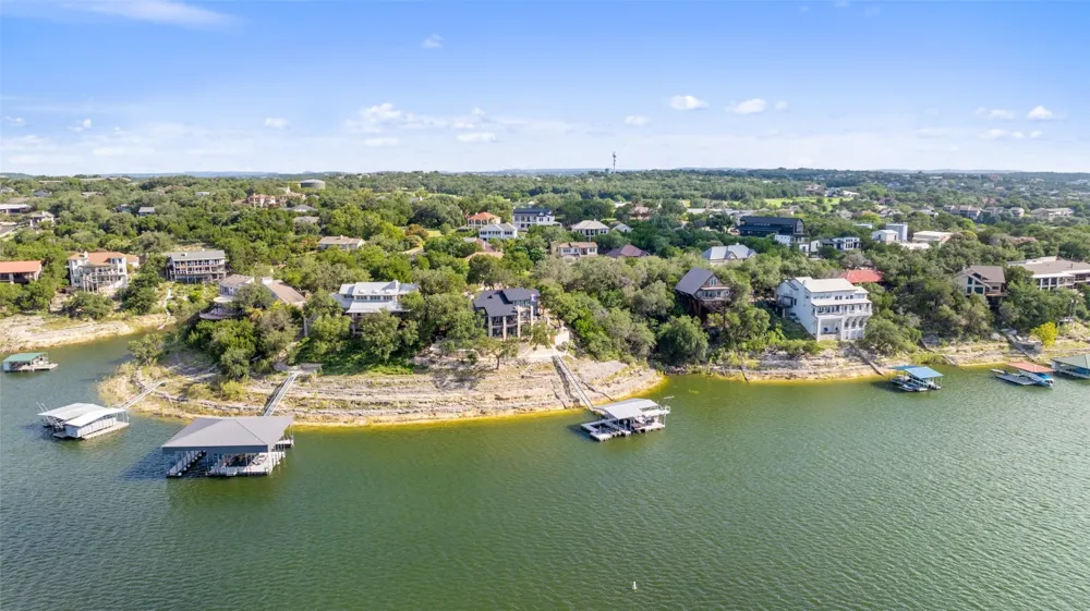 18401 Lakepoint Circle Point Venture, TX 78645