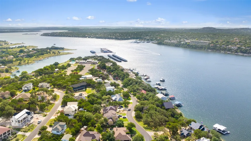 18401 Lakepoint Circle Point Venture, TX 78645
