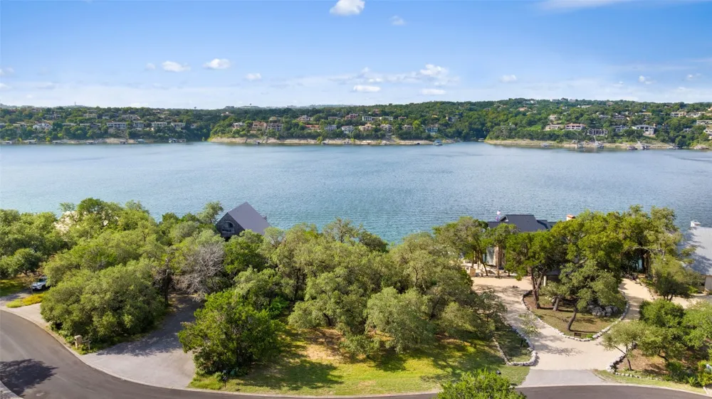 18401 Lakepoint Circle Point Venture, TX 78645