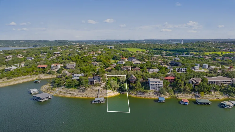 18401 Lakepoint Circle Point Venture, TX 78645