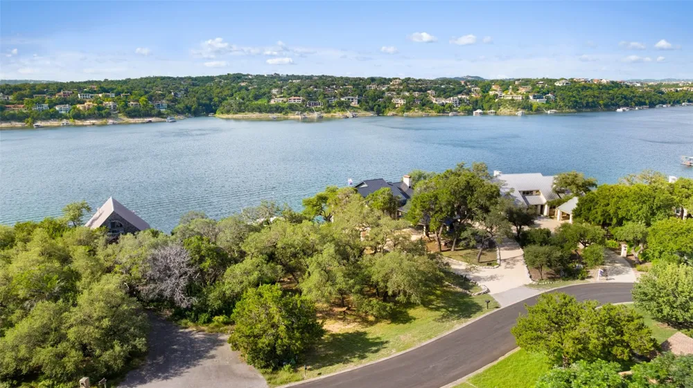18401 Lakepoint Circle Point Venture, TX 78645