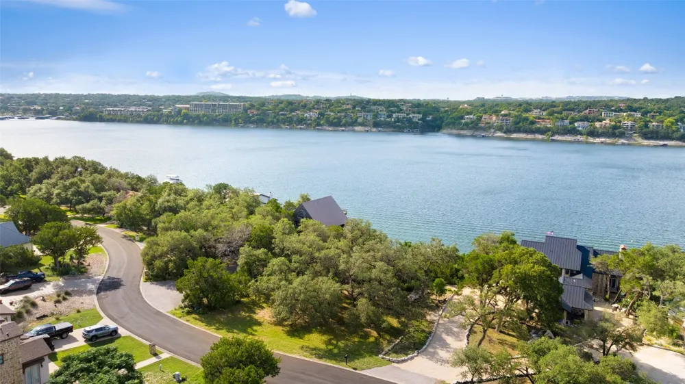 18401 Lakepoint Circle Point Venture, TX 78645