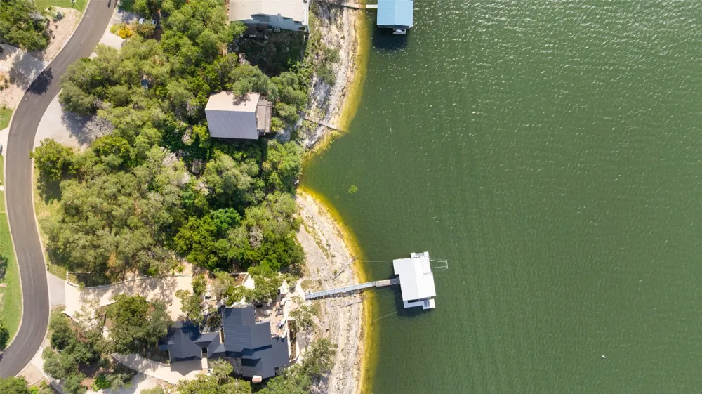 18401 Lakepoint Circle Point Venture, TX 78645