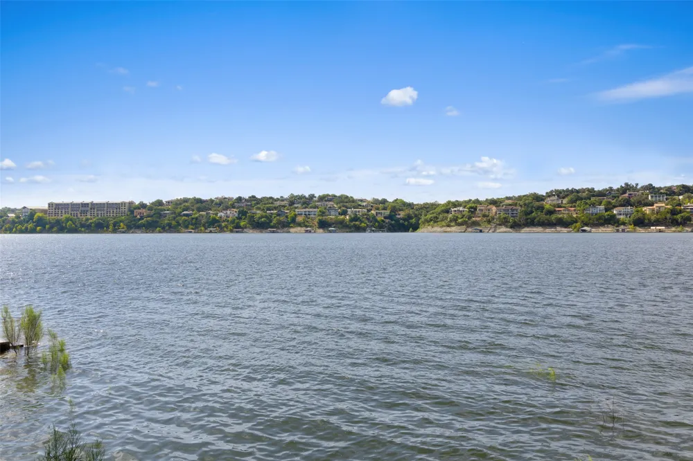 18401 Lakepoint Circle Point Venture, TX 78645