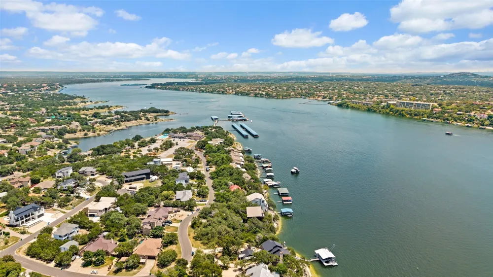 18401 Lakepoint Circle Point Venture, TX 78645
