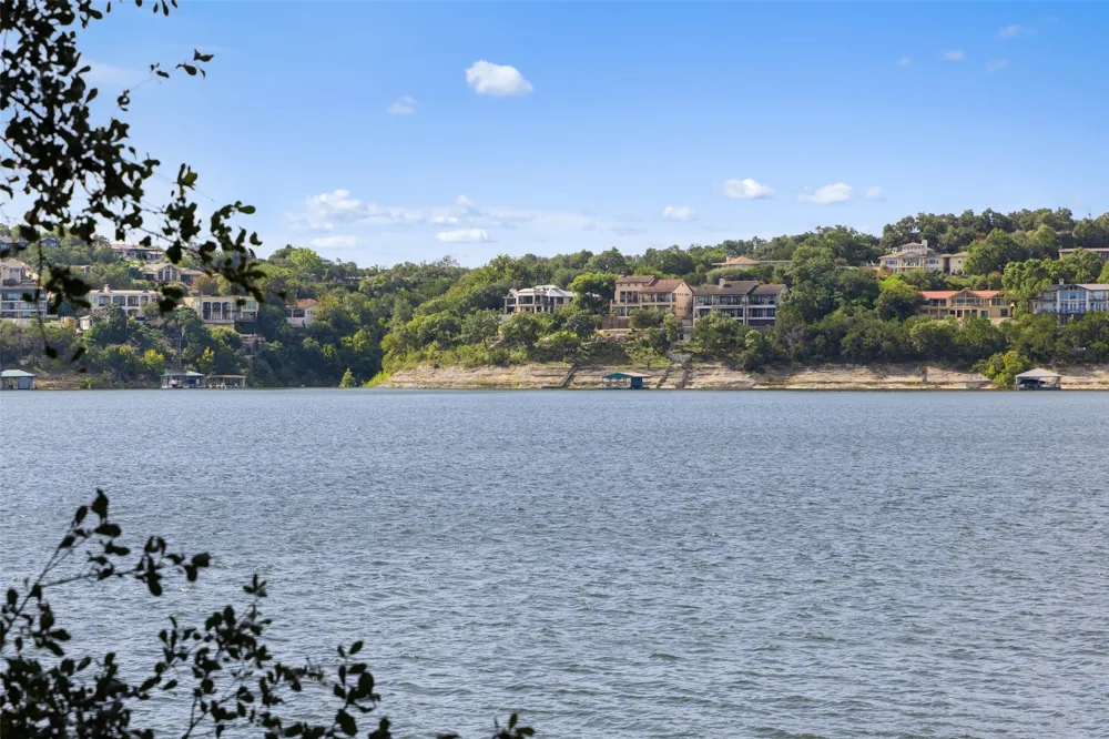 18401 Lakepoint Circle Point Venture, TX 78645
