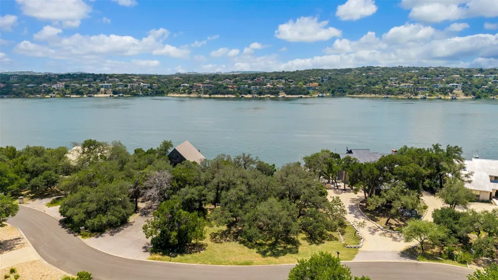 18401 Lakepoint Circle Point Venture, TX 78645