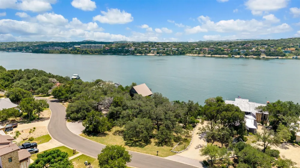 18401 Lakepoint Circle Point Venture, TX 78645
