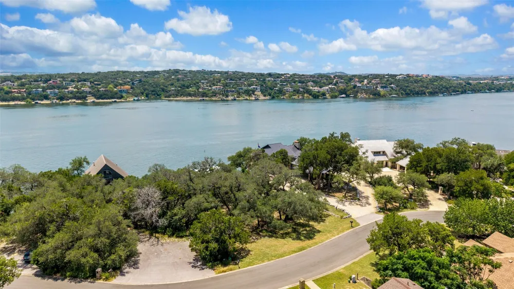 18401 Lakepoint Circle Point Venture, TX 78645
