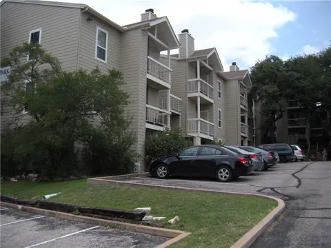 114 E 31st Street #106