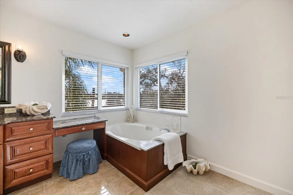 109 BAYSHORE ROAD #10 Nokomis, FL 34275