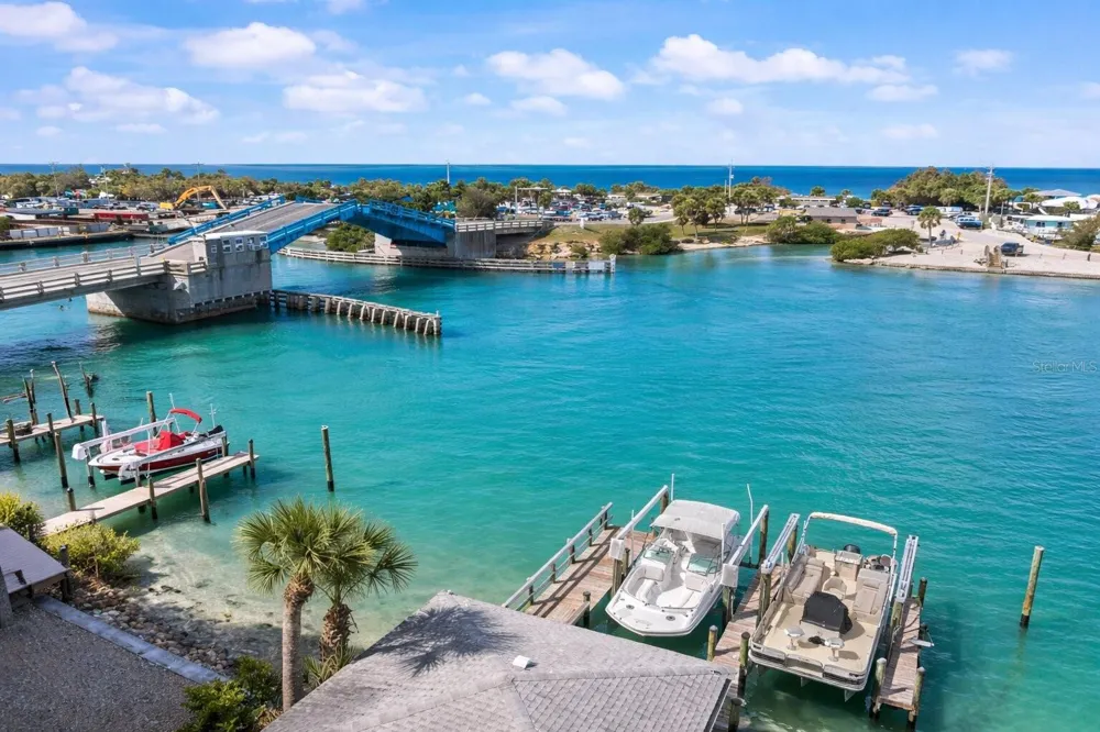109 BAYSHORE ROAD #10 Nokomis, FL 34275