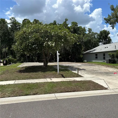 1323 BAYTHORN DRIVE