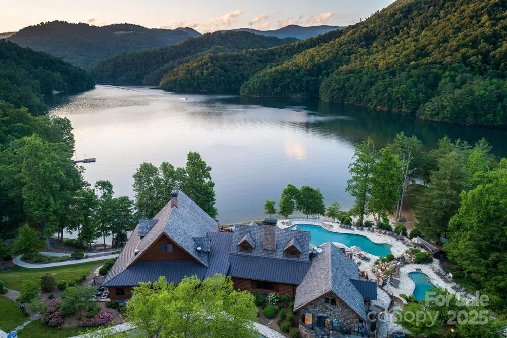 48 Allspice Court Tuckasegee, NC 28783