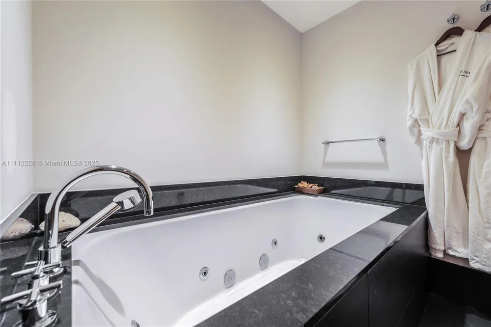 101 20th St #2707 Miami Beach, FL 33139