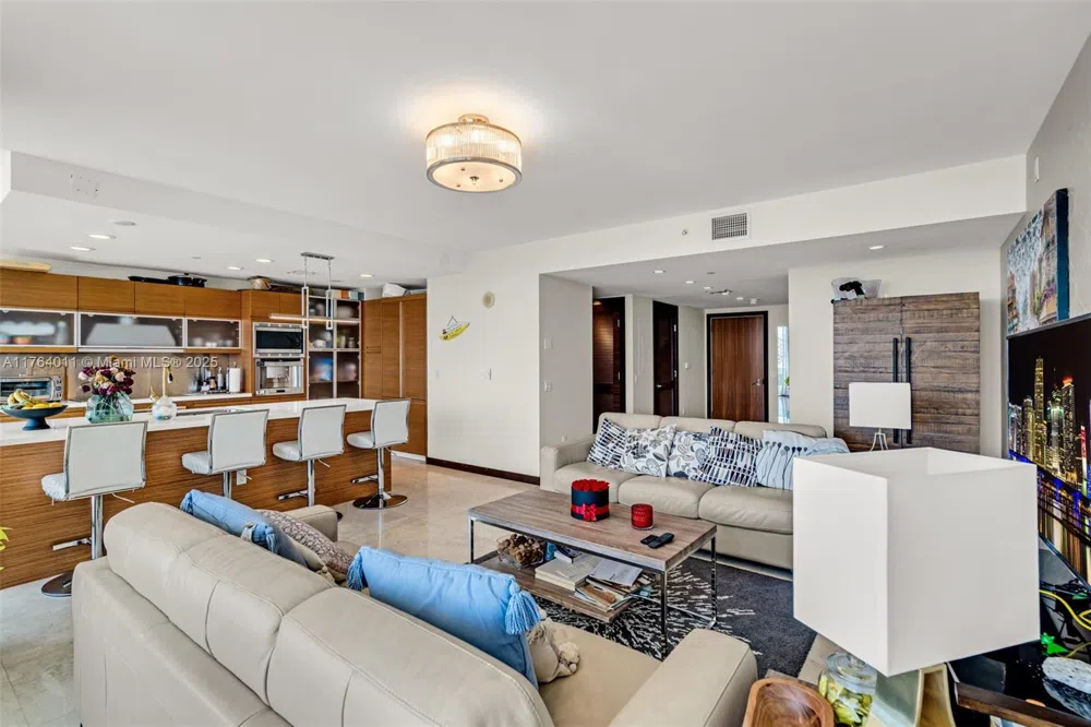 5875 Collins Ave #1704 Miami Beach, FL 33140