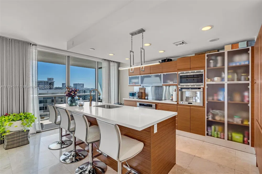 5875 Collins Ave #1704 Miami Beach, FL 33140