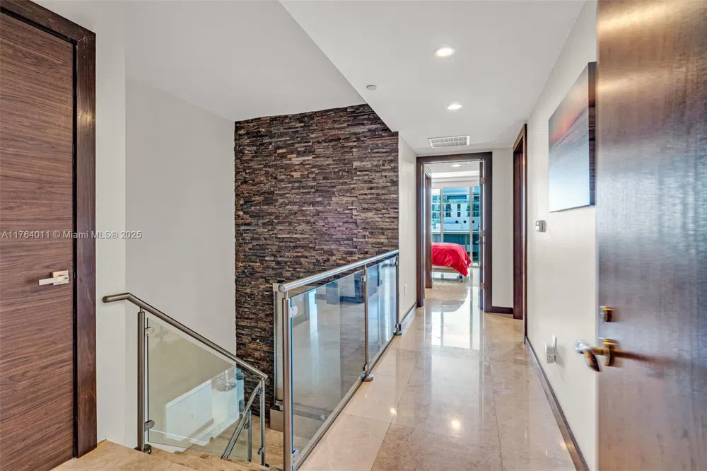5875 Collins Ave #1704 Miami Beach, FL 33140