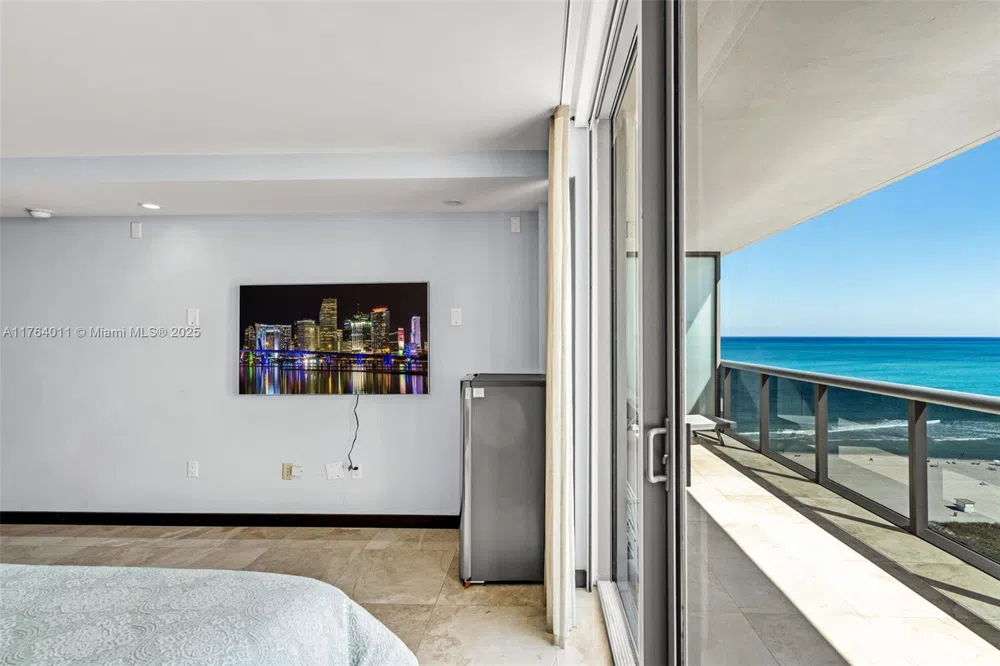5875 Collins Ave #1704 Miami Beach, FL 33140