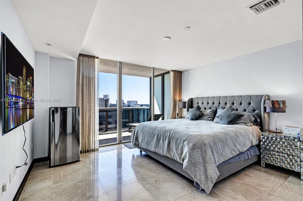 5875 Collins Ave #1704 Miami Beach, FL 33140