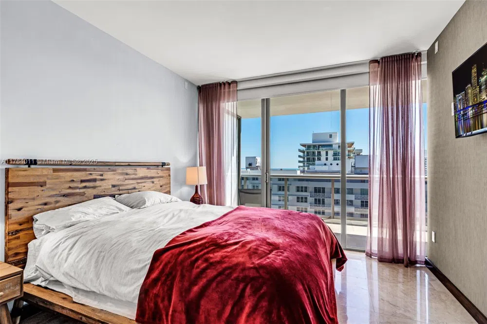 5875 Collins Ave #1704 Miami Beach, FL 33140