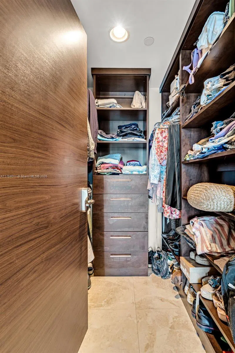 5875 Collins Ave #1704 Miami Beach, FL 33140