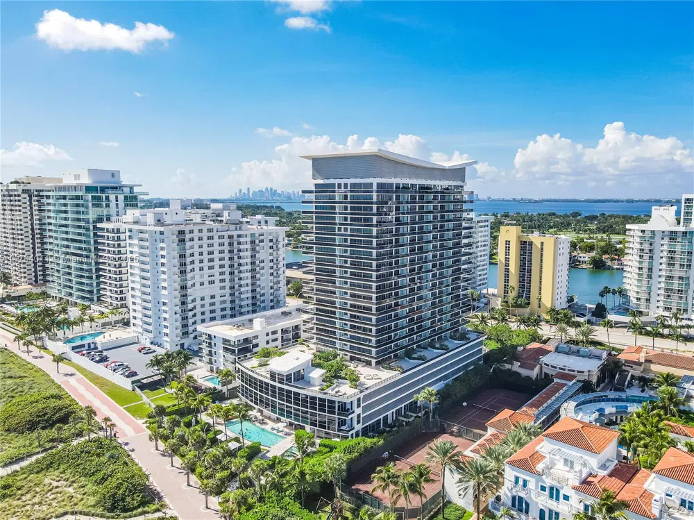 5875 Collins Ave #1704 Miami Beach, FL 33140