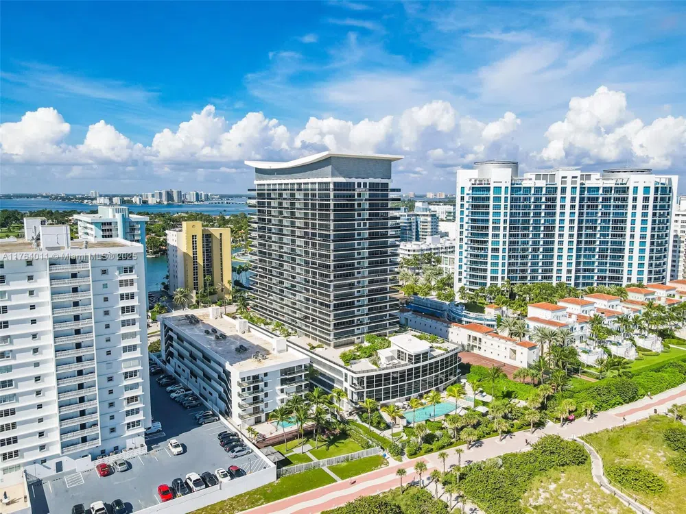 5875 Collins Ave #1704 Miami Beach, FL 33140