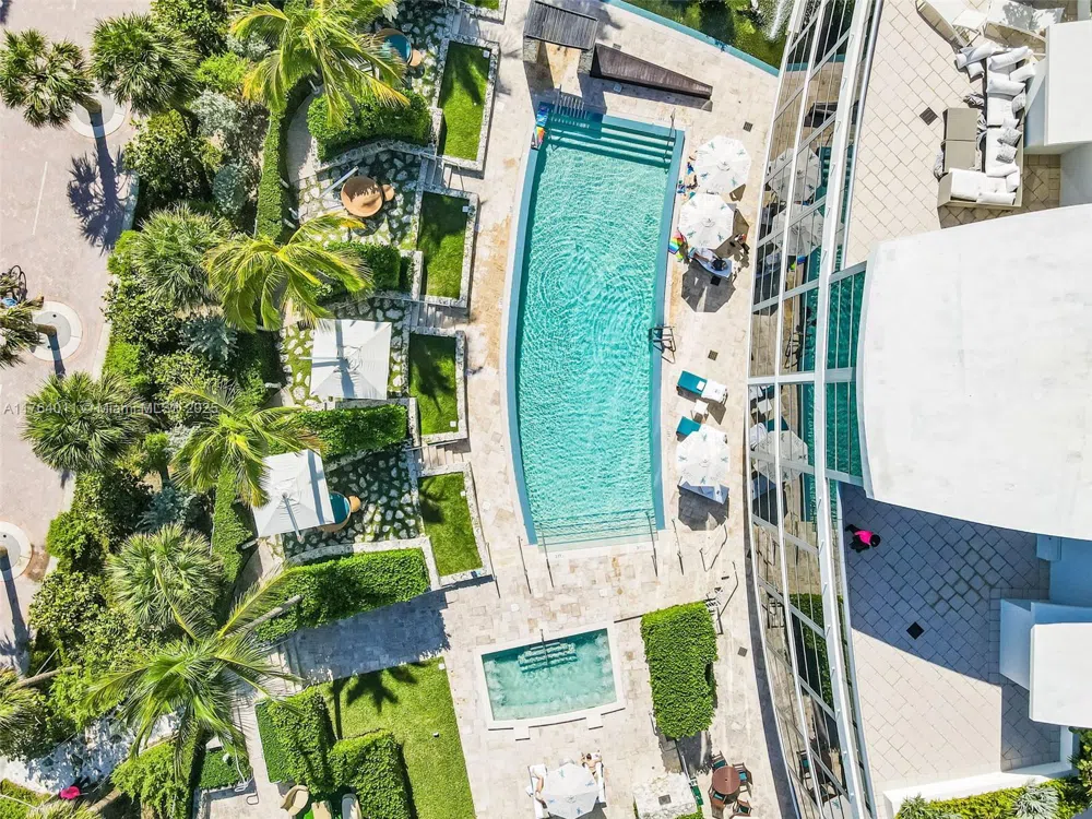 5875 Collins Ave #1704 Miami Beach, FL 33140