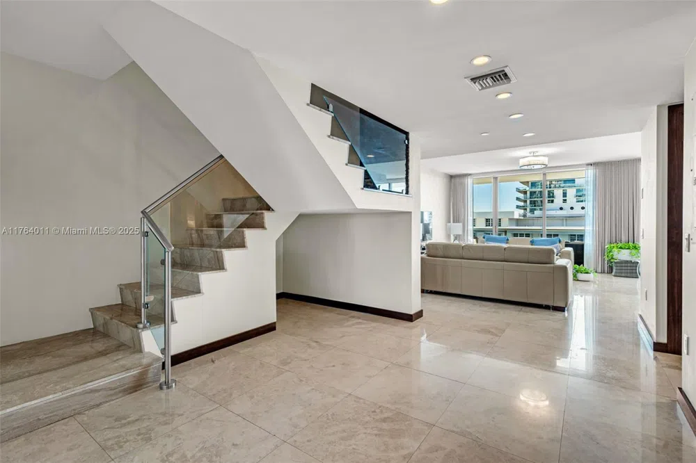 5875 Collins Ave #1704 Miami Beach, FL 33140