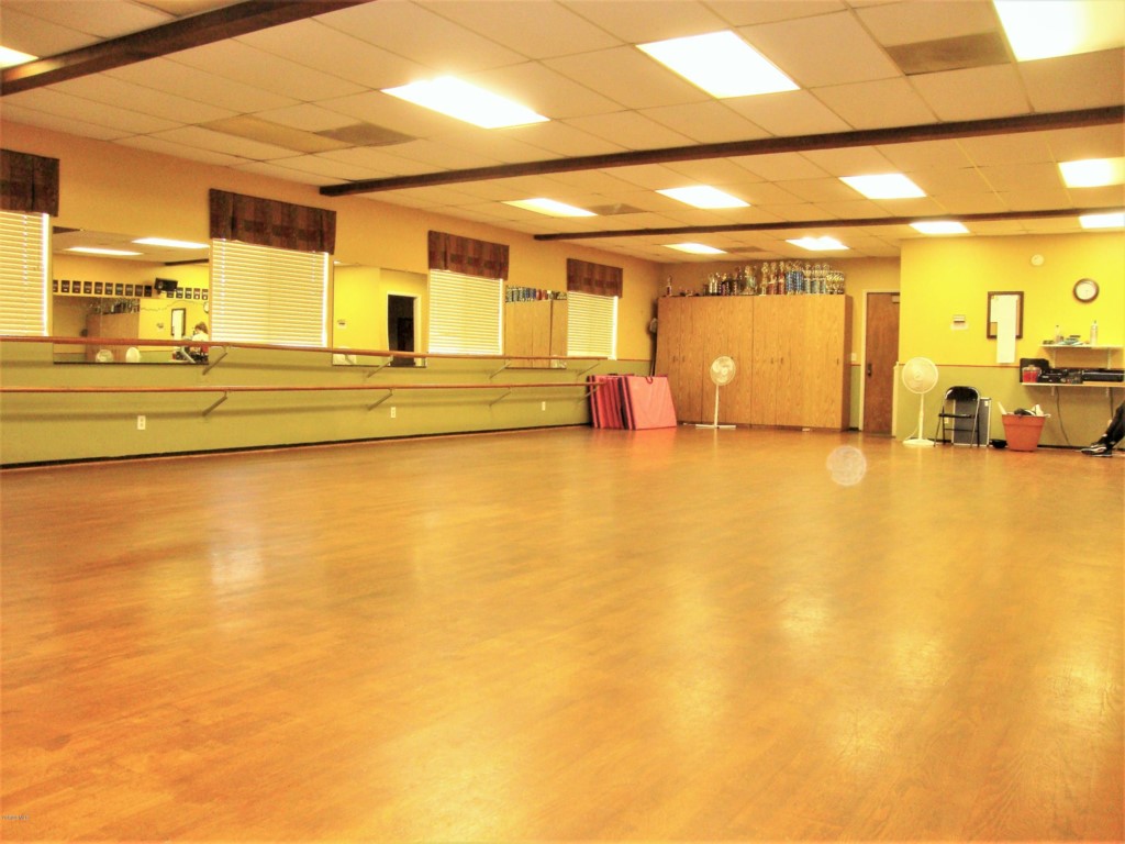 811 W Telegraph Road Santa Paula, CA 93060