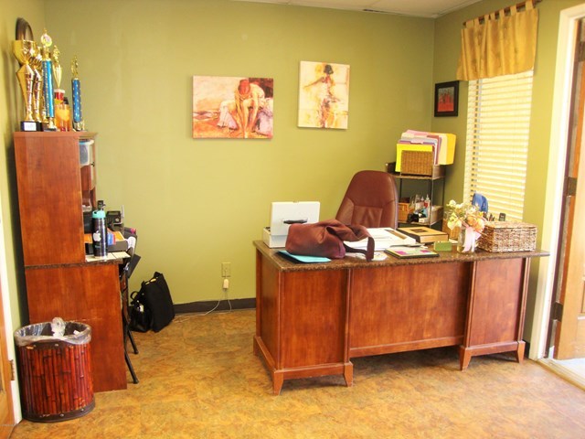 811 W Telegraph Road Santa Paula, CA 93060