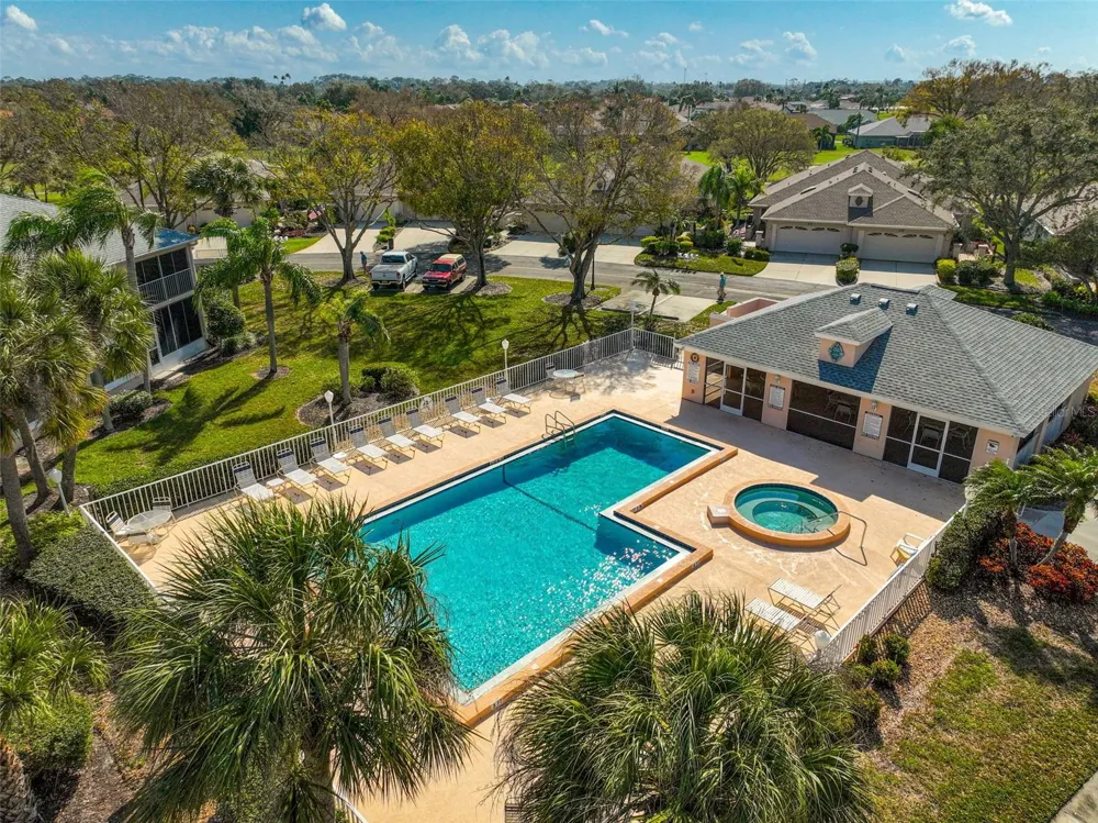 4215 CADDIE DRIVE E #101 Bradenton, FL 34203