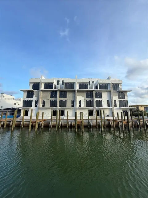 2005 Calais Dr #1
