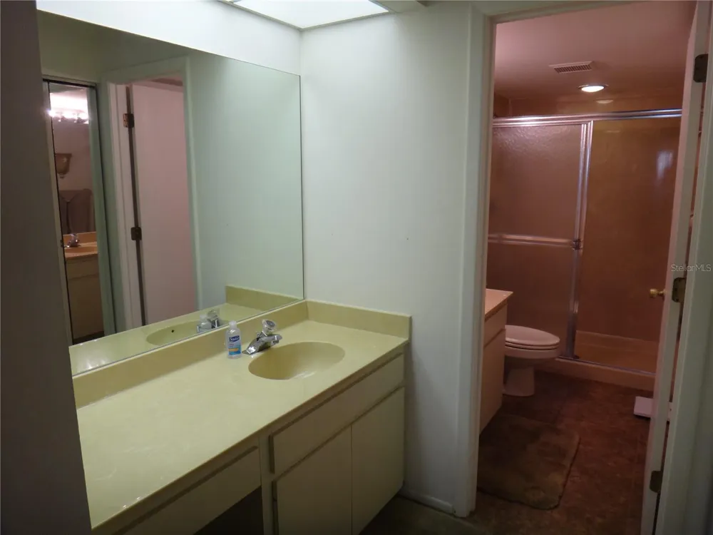 4493 LONGMEADOW #76 Sarasota, FL 34235