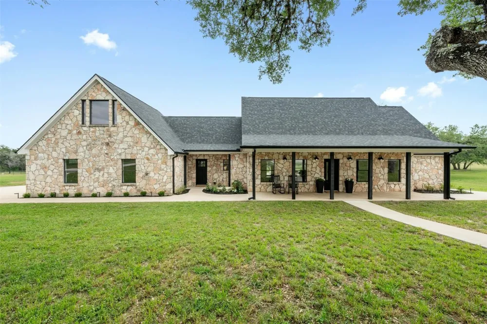 333 Stallion Lane Dripping Springs, TX 78620