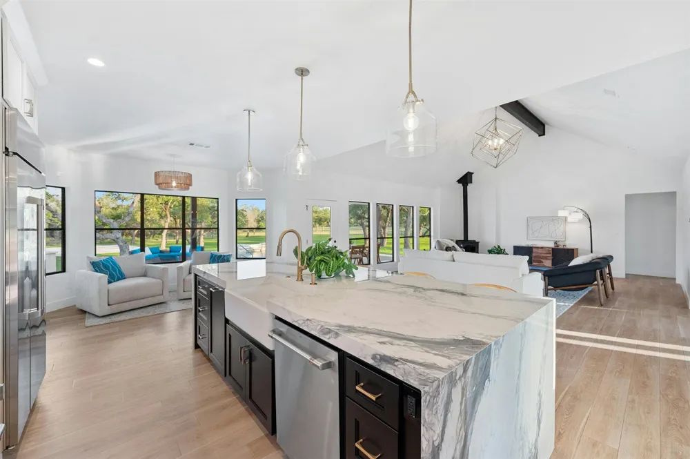 333 Stallion Lane Dripping Springs, TX 78620