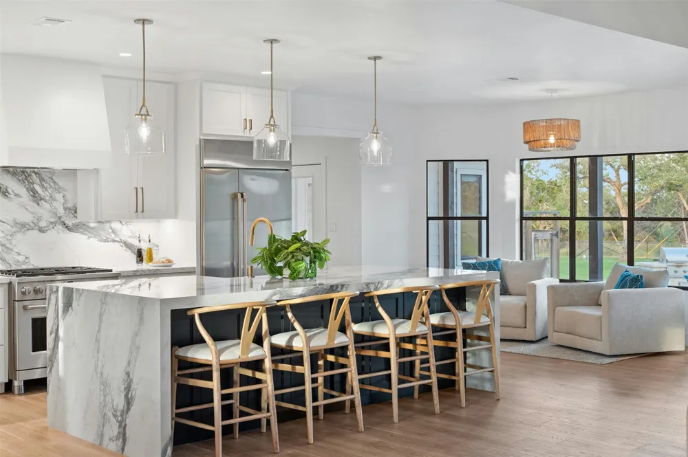 333 Stallion Lane Dripping Springs, TX 78620