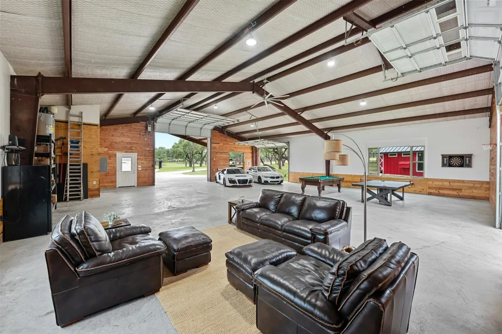 333 Stallion Lane Dripping Springs, TX 78620