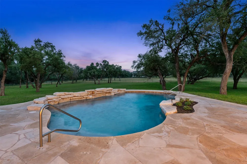 333 Stallion Lane Dripping Springs, TX 78620