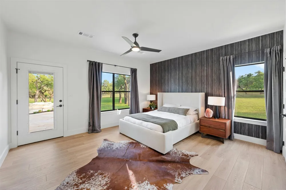 333 Stallion Lane Dripping Springs, TX 78620