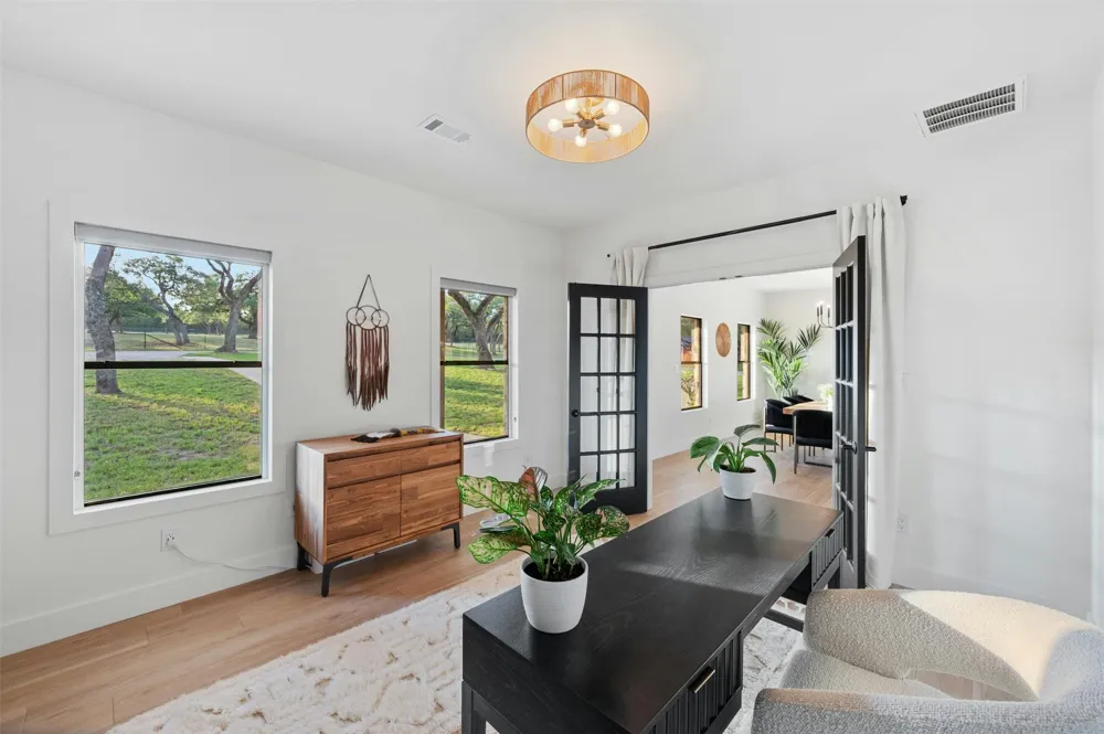 333 Stallion Lane Dripping Springs, TX 78620