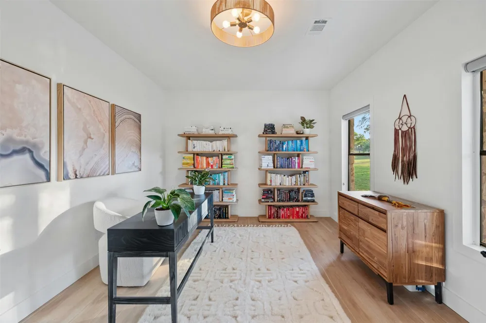 333 Stallion Lane Dripping Springs, TX 78620